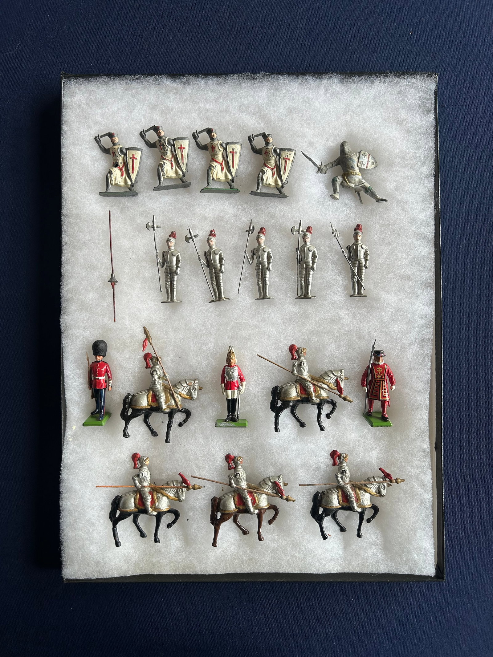 VINTAGE BRITAINS & CHERU KNIGHTS 18pc (1 of 4)