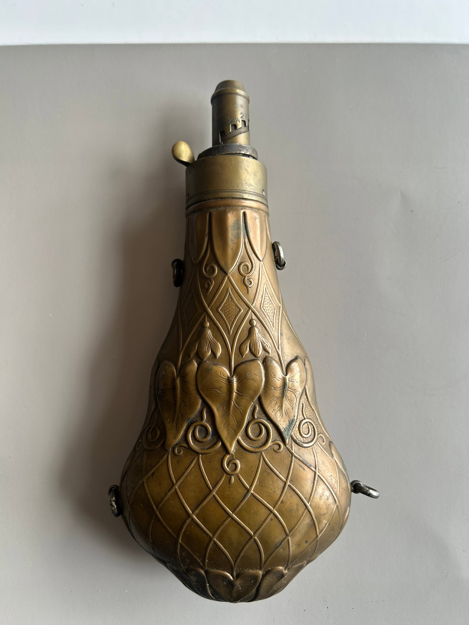 G&J.W. HAWKSLEY POWDER FLASK (1 of 3)