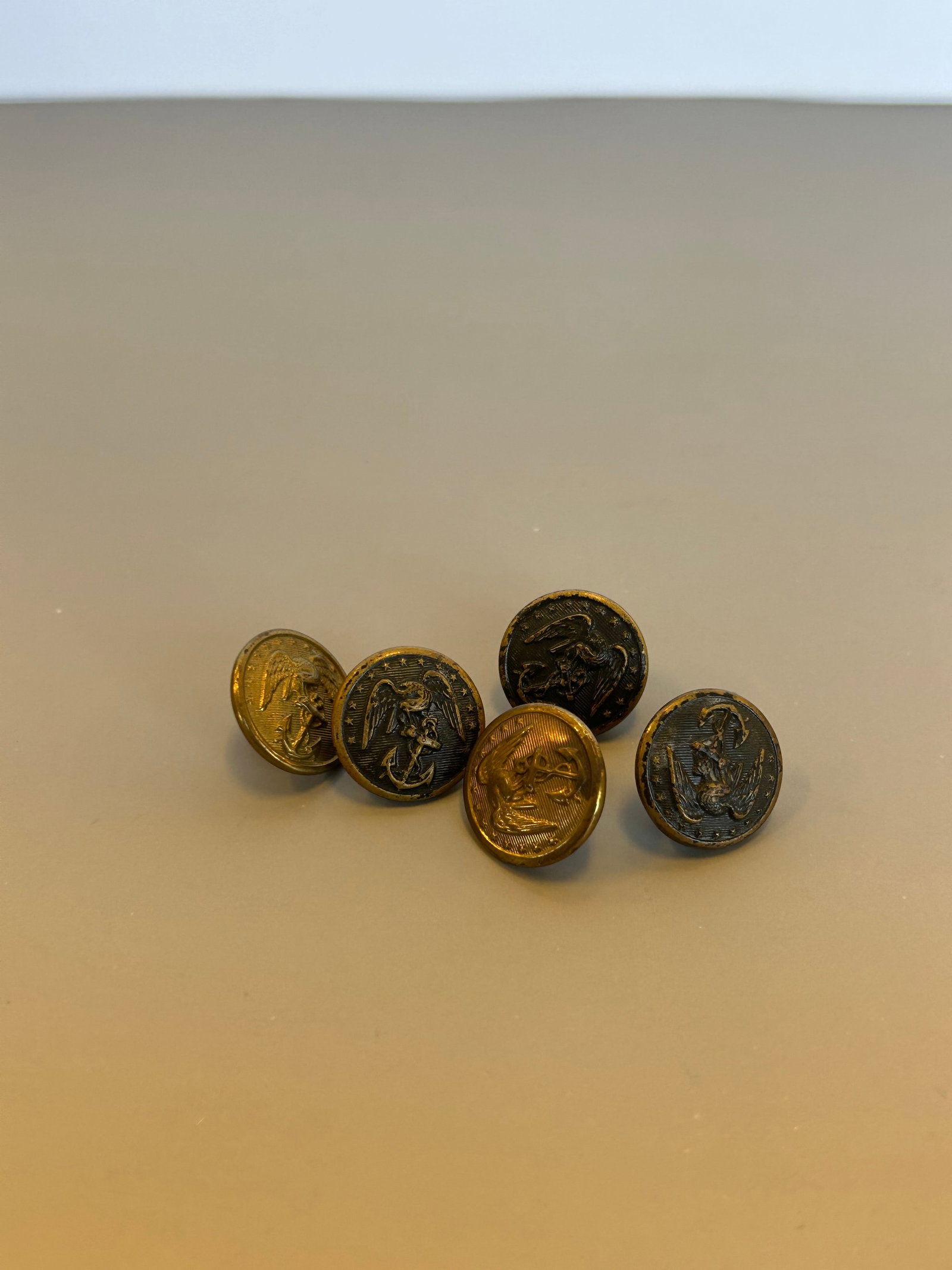 U.S. MARINE CORPS SCREW BACK BUTTONS (1 of 2)