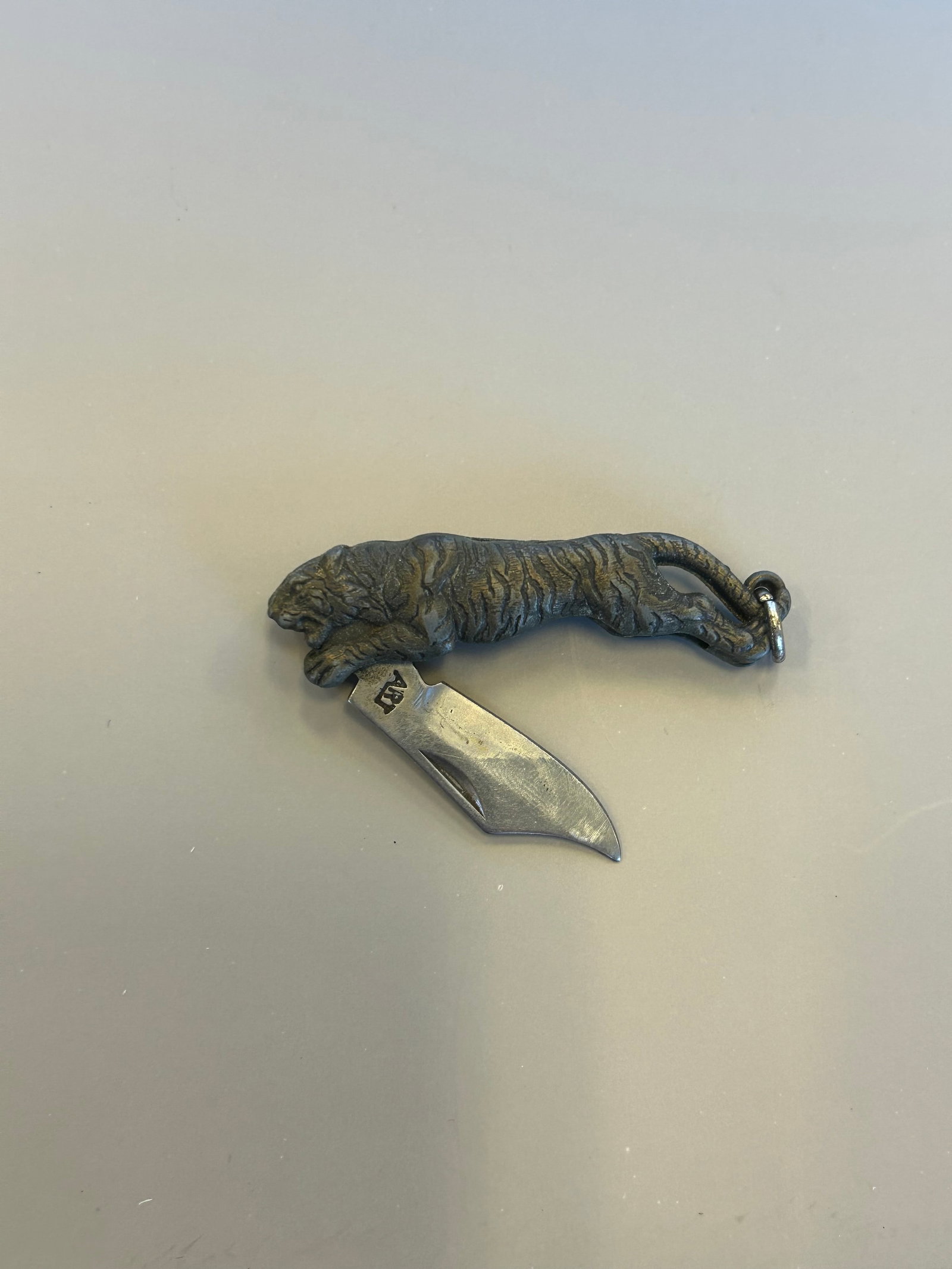 TIGER UTILITY KNIFE, ART (1 of 2)
