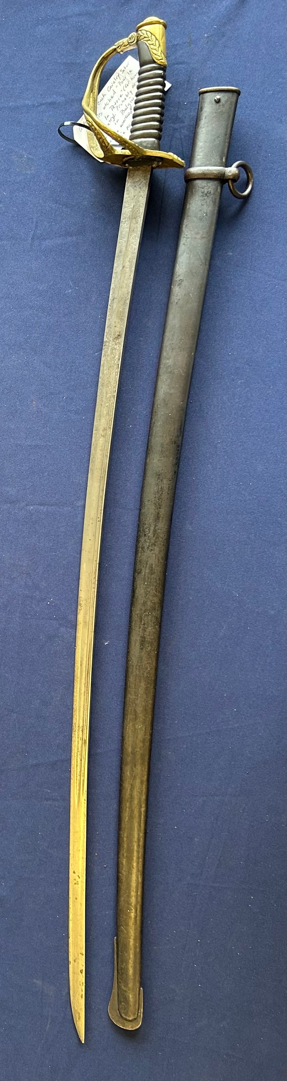 BELGIAN OFFICERS ETCHED SABER & SCABBARD: IMPRESSIVE ANTIQUE BELGIAN OFFICER'S SABER FEATURING A LONG 36 INCH ETCHED STEEL BLADE WITH ORNATE SCROLLWORK, MILITARY TROPHY OF ARMS DECORATION, AND THE PATRIOTIC MOTTO "POUR LE ROI ET LA PATRIE" - 