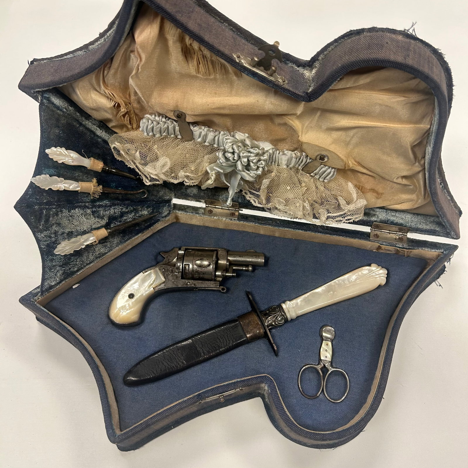 G. WOODHEAD VICTORIAN CASED SET (1 of 9)