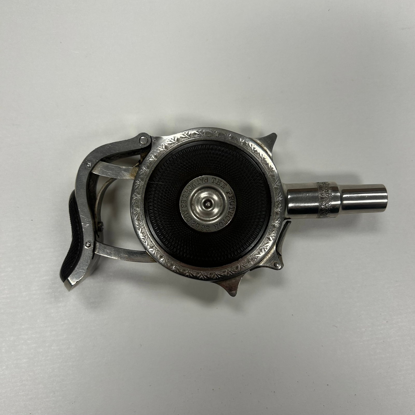 1890s CHICAGO PROTECTOR .32 PALM PISTOL: LATE 19th CENTURY CHICAGO FIRE ARMS CO. "PROTECTOR" PALM PISTOL CHAMBERED IN .32 EXTRA SHORT RIMFIRE. DISTINCTIVE CIRCULAR SQUEEZE FIRED DESIGN WITH NICKEL FINISH, DECORATIVE ENGRAVING, CHECKERED PANE