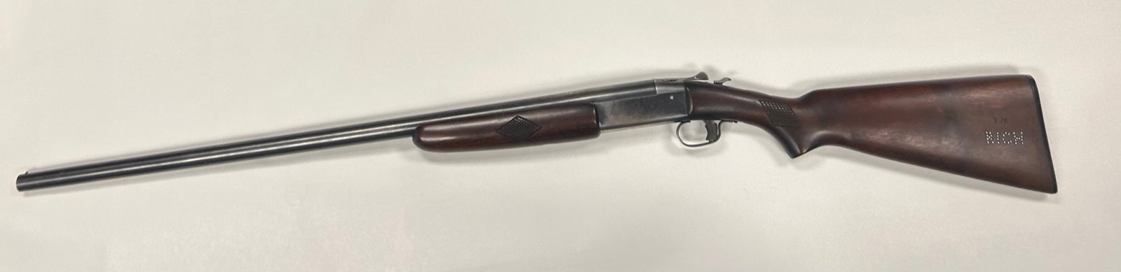 WINCHESTER MODEL 37 SINGLE SHOT SHOTGUN: CLASSIC WINCHESTER MODEL 37 SINGLE SHOT SHOTGUN, .12 GAUGE WITH 2?" CHAMBER. STOCK MARKED "RICH" WITH INITIALS "RTK." GOOD BORE, NO SERIAL NUMBER FOUND. PROVENANCE: ESTATE OF DOUG DIVISH, NORTHEAST OH