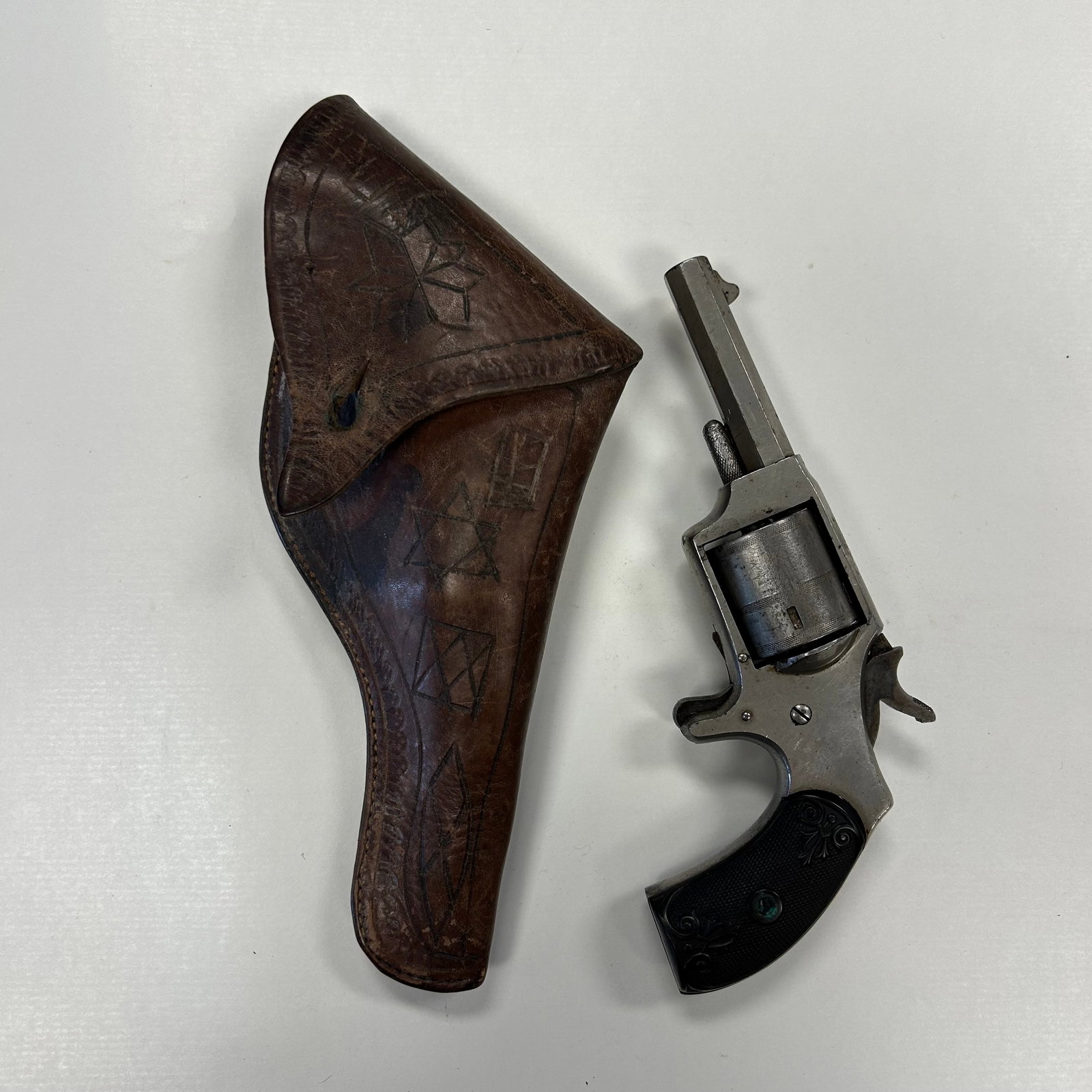 HOPKINS & ALLEN DICTATOR .32 RIMFIRE REVOLVER: ANTIQUE HOPKINS & ALLEN MANUFACTURING CO. "DICTATOR" .32 CALIBER RIMFIRE REVOLVER, FEATURING AN OCTAGONAL BARREL, SOLID FRAME, SPUR TRIGGER, FIVE SHOT CYLINDER, AND ORNATE MOLDED HARD RUBBER GRIPS. TO