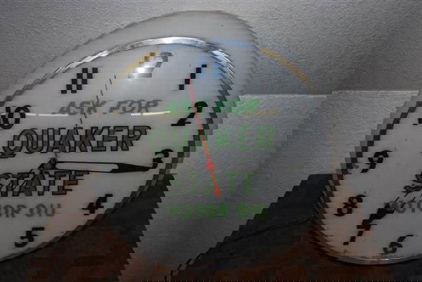 Quaker State Motor Oil light plastic clock, 17 in: Quaker State Motor Oil light plastic clock, 17 inch,