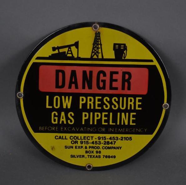 Danger Low Pressure Gas Pipeline Porcelain Sign (1 of 2)
