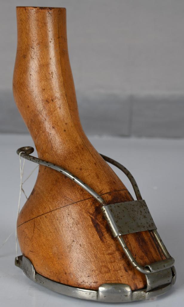 Rare Salesman's Sample Horse Shoe Holder (1 of 4)