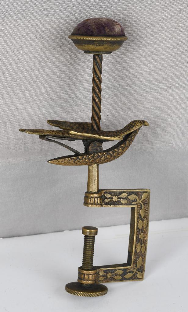 Antique Victorian Ornate Brass Sewing Bird w/Pin (1 of 6)