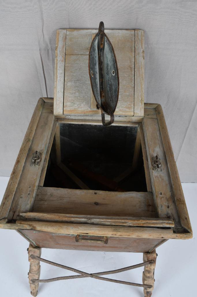 Victor "Wonder Washer" Salesman Sample Washing Machine (1 of 3)