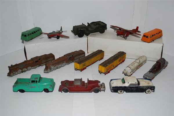 Box lot of Tootsietoy planes, car, trains and mor: Box lot of Tootsietoy planes, car, trains and more.