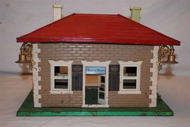 Lionel Waiting Room metal building, 10x14x9 inches: Lionel Waiting Room metal building, 10x14x9 inches,