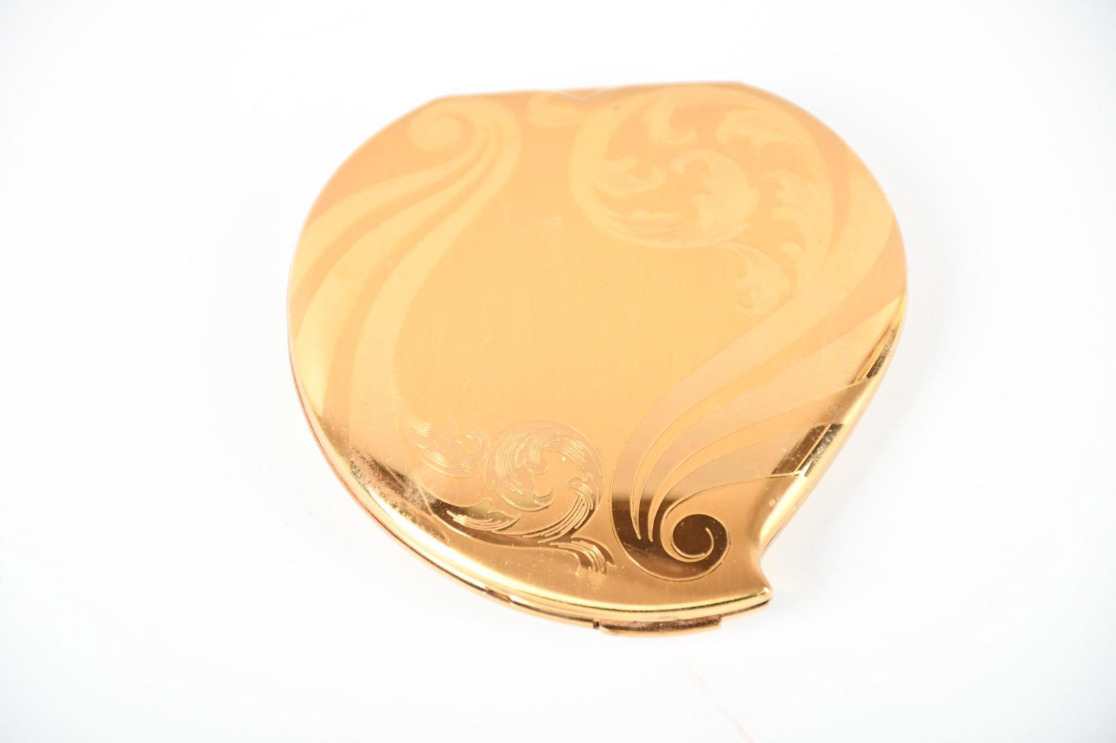 Elgin American Heart Shape Lady's Compact (1 of 3)