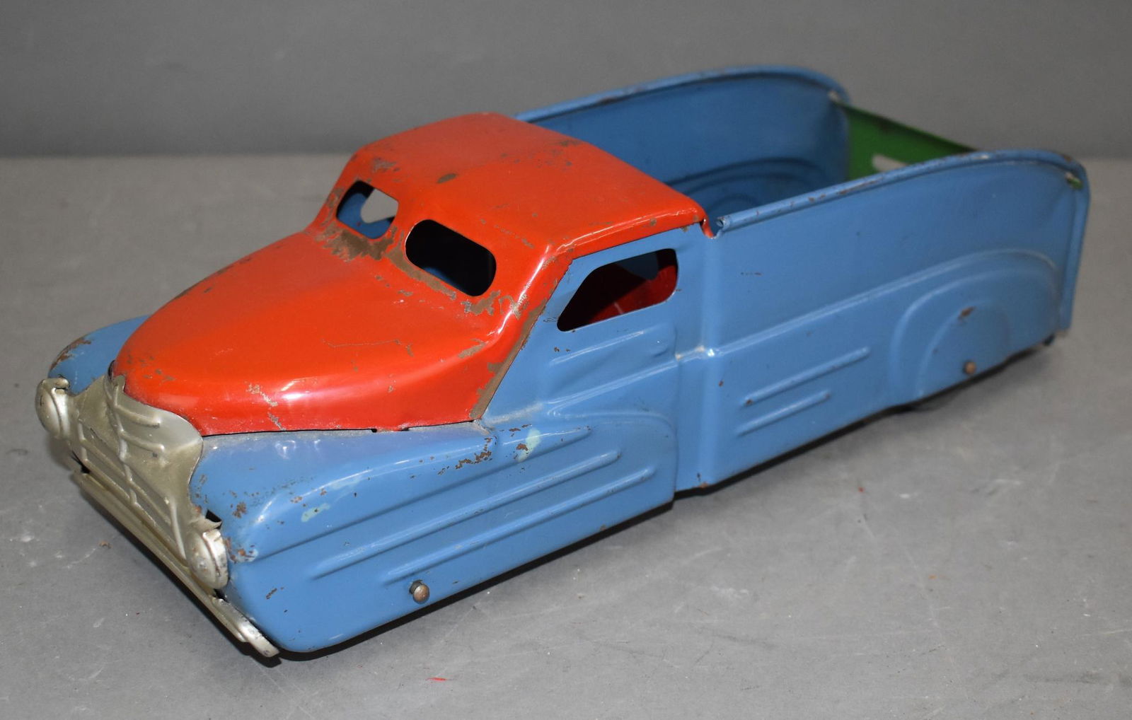 Wyandotte Art Deco Style Press Steel Truck (1 of 5)