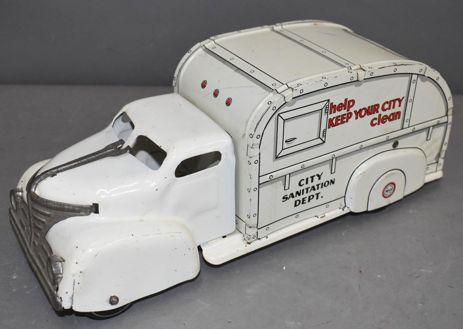 Marx Tin Litho City Sanitation Dept. Garage Truck (1 of 5)