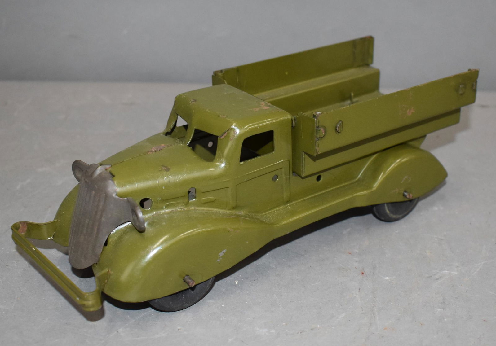 Wyandotte Art Deco Style Press Steel Truck (1 of 5)