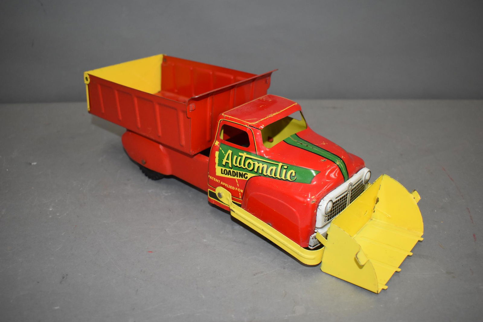 Wyandotte Tin Litho "Automatic Loading" Shovel/Dump Truck (1 of 5)