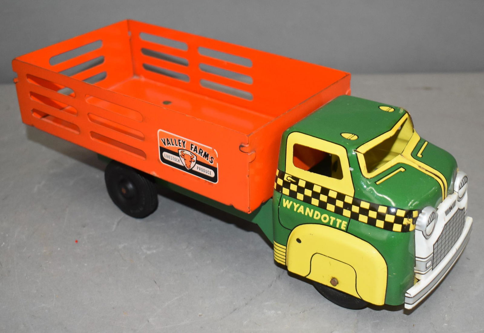 Wyandotte Tin Litho "Valley Farms" Stake Truck (1 of 5)