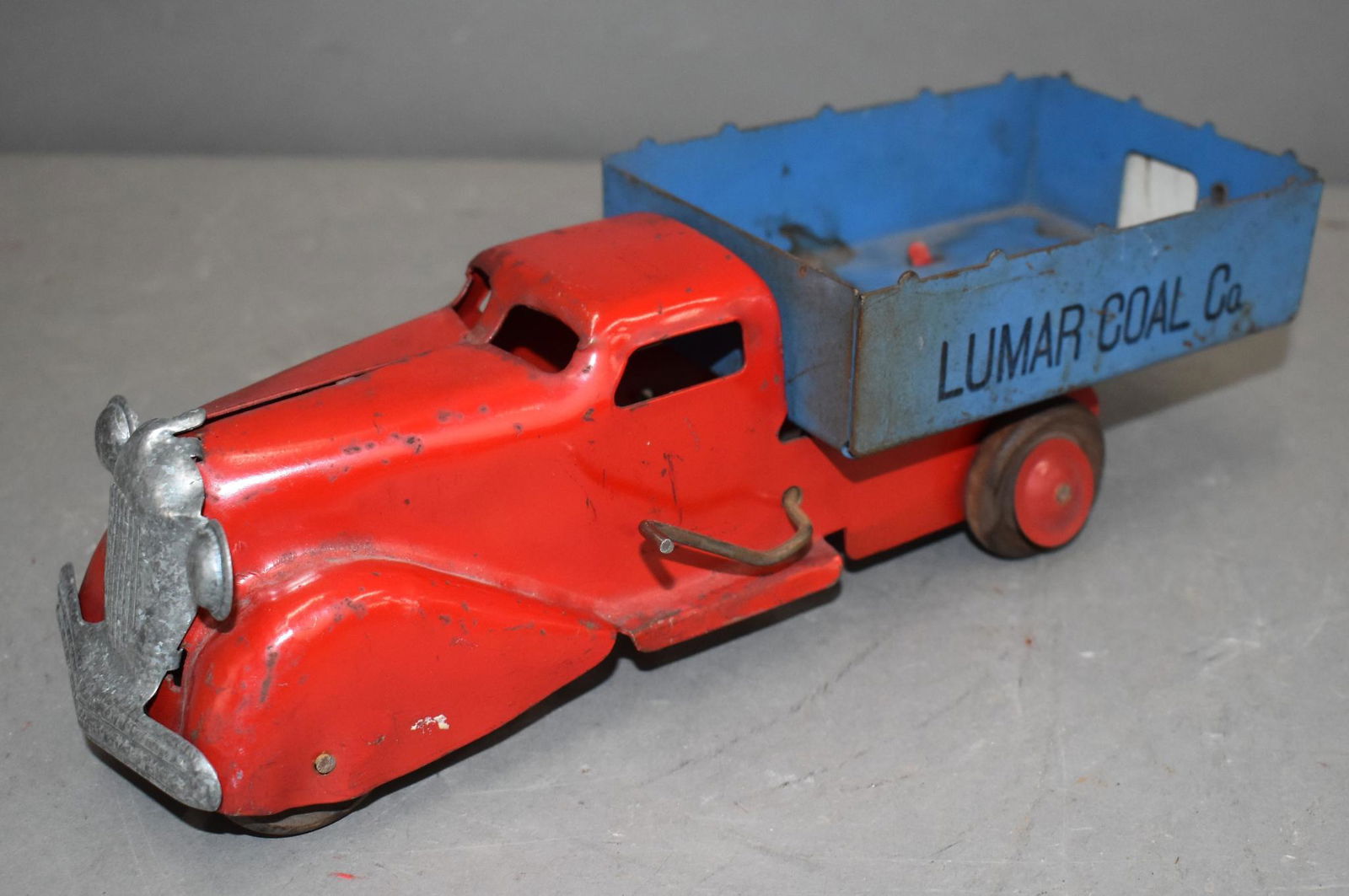 Wyandotte Press Steel "Lumar Coal CO." Dump Truck (1 of 4)