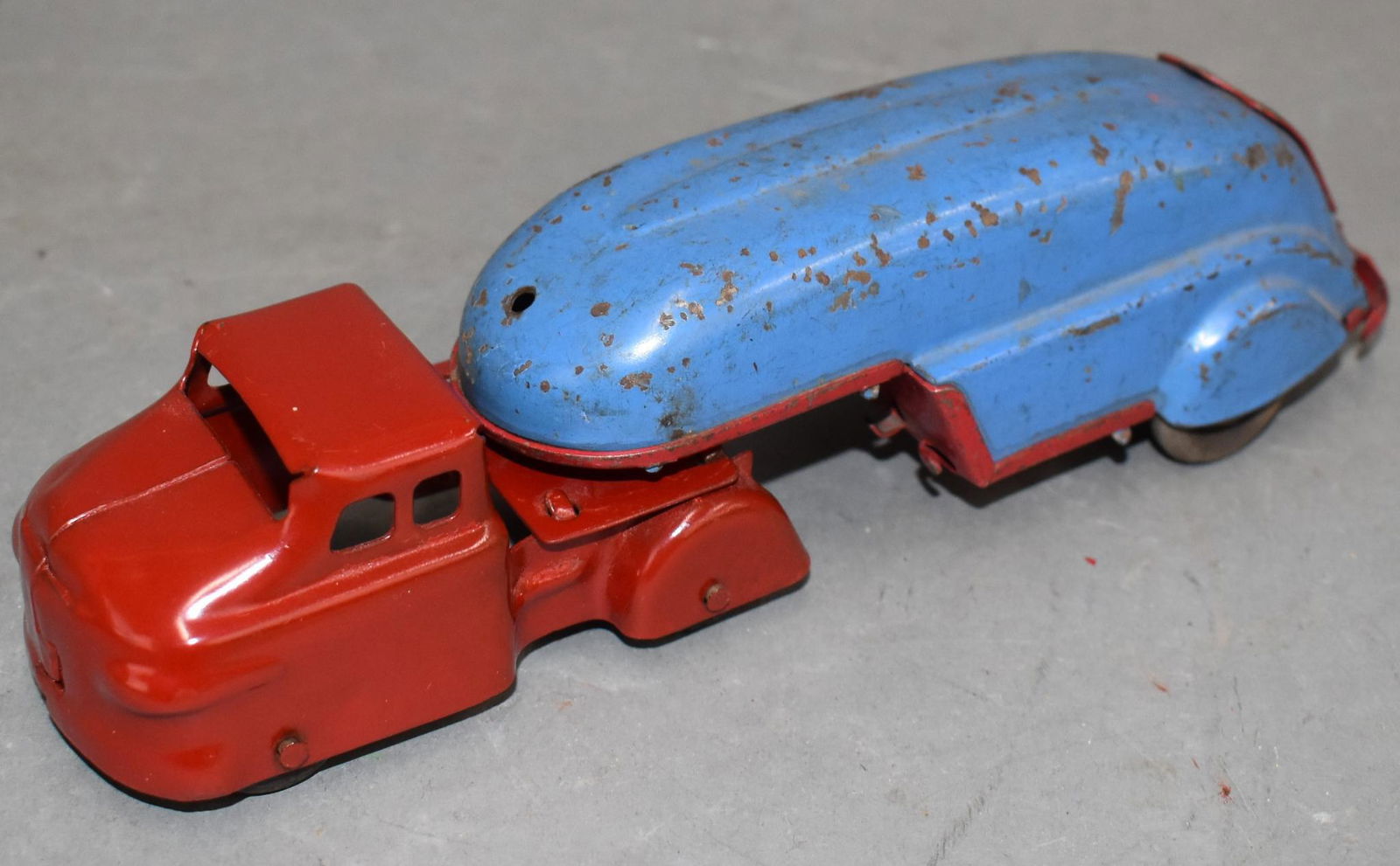 Small Press Steel Art Deco Truck & Trailer (1 of 5)