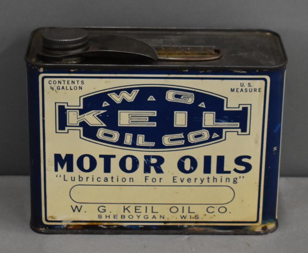 W.G. Keil Motor Oils Half-Gallon Flat Can (TAC) (1 of 3)