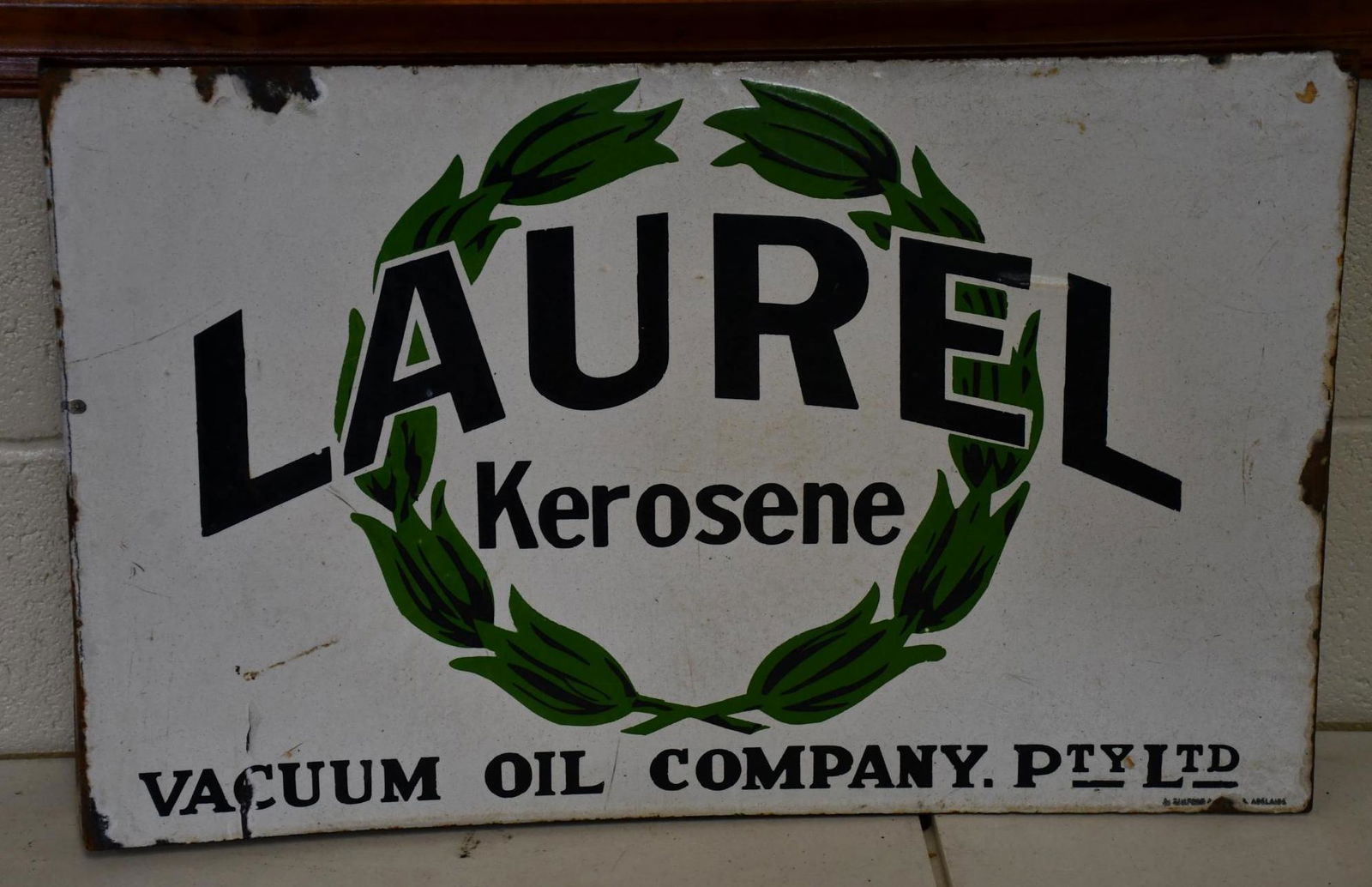 Laurel Kerosene Vacuum Oil Co. Porcelain Flange Sign (TAC) (1 of 6)