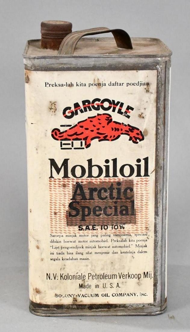 Gargoyle Mobiloil Arctic Special Motor Oil One Gallon Square Metal Can: rated 8, the one gallon square metal can has good color, has light wear and soiling, is full, can was made and filled in USA but sold in a foreign country.
