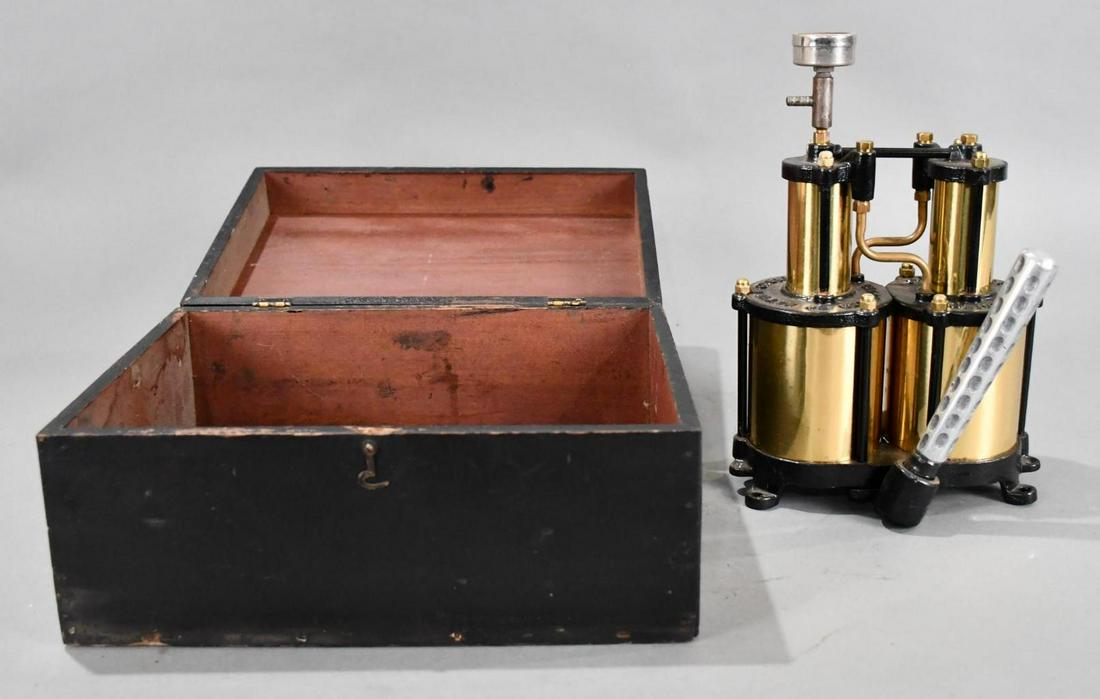 Globe "Dead Easy" Tire Pump in Box (1 of 6)