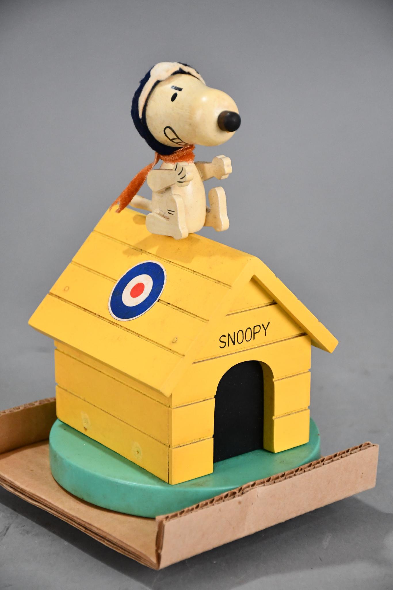 Charlie Brown's Snoopy Musical Doghouse NIB (1 of 5)