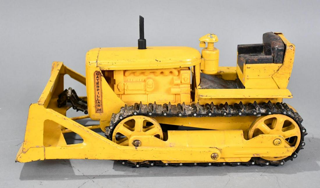 Doepke Model Toys Caterpillar Bulldozer Pressed Steel Toy (1 of 8)