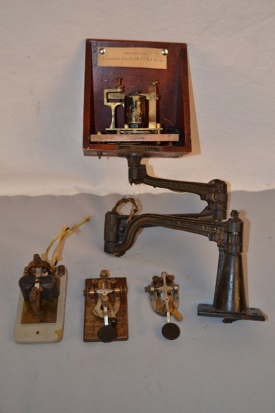 Railroad Telegraph revciever and trasmitter with wa: Railroad Telegraph revciever and trasmitter with wall mounting bracket,