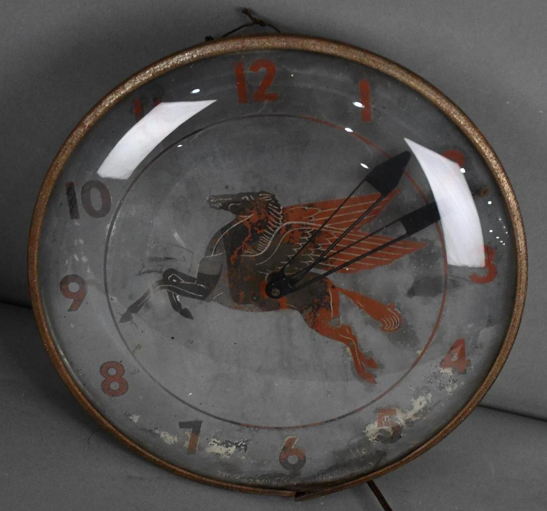 (Mobil) Pegasus Lighted Pam Clock (1 of 3)
