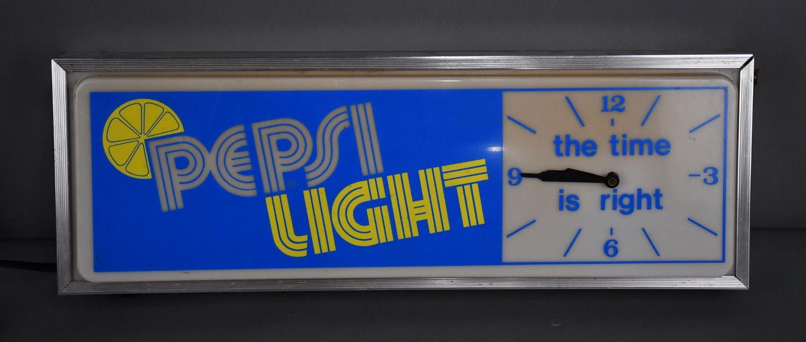 Pepsi Light Plastic Lighted Clock (1 of 4)
