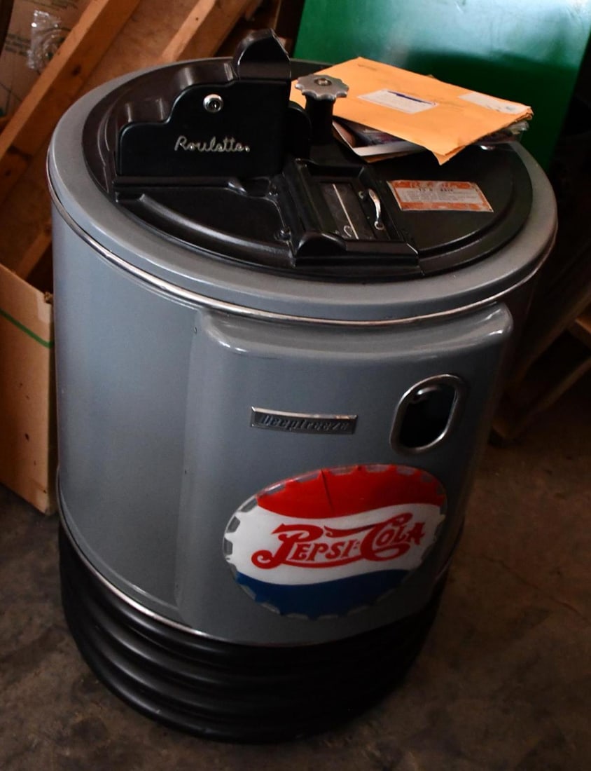 Roulette Model? Round Coin-Operated Vending Machine Restored (1 of 6)
