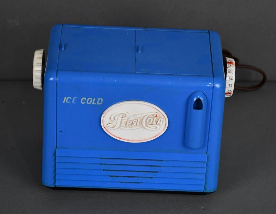 Pepsi-Cola Plastic Cooler Radio (1 of 3)