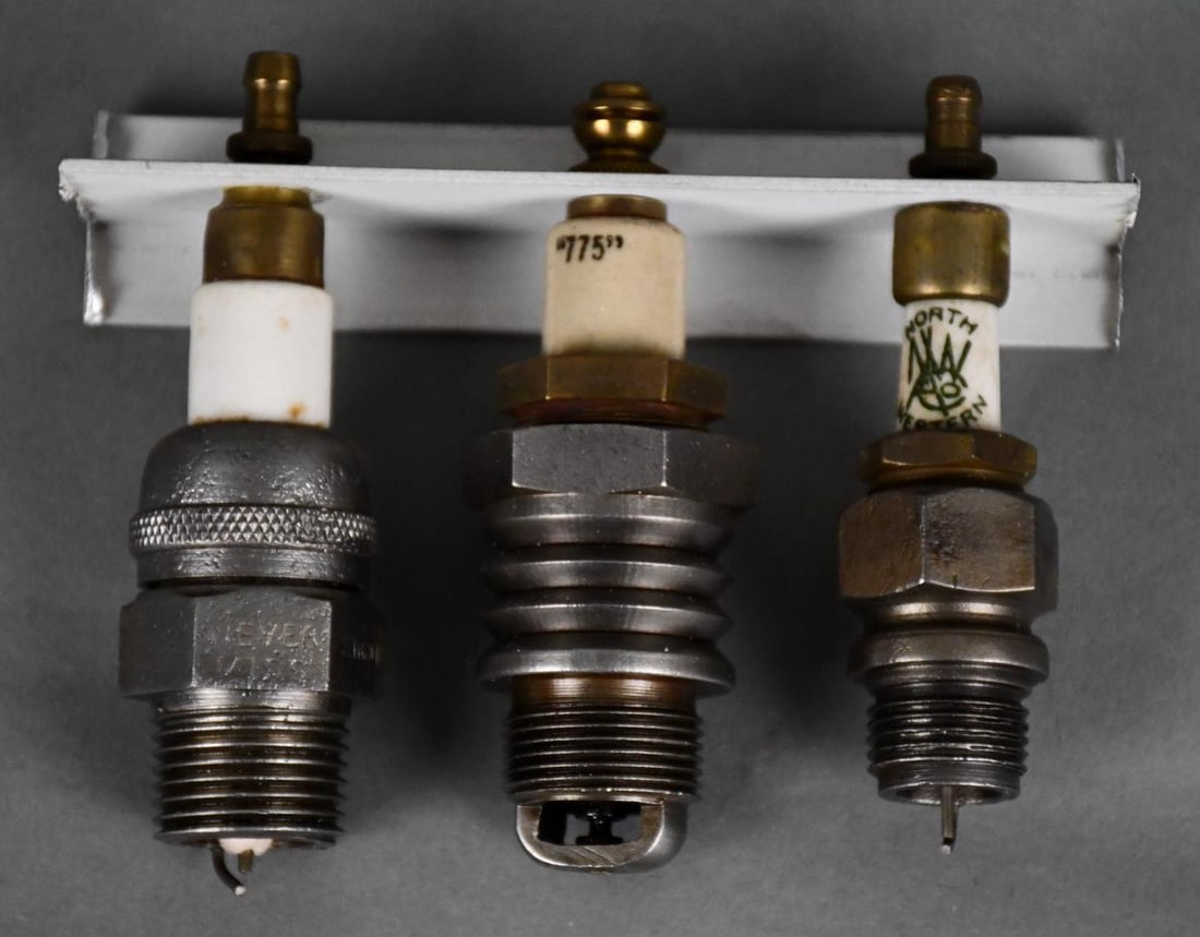 3-Spark Plugs NN, "775", North Western (1 of 6)