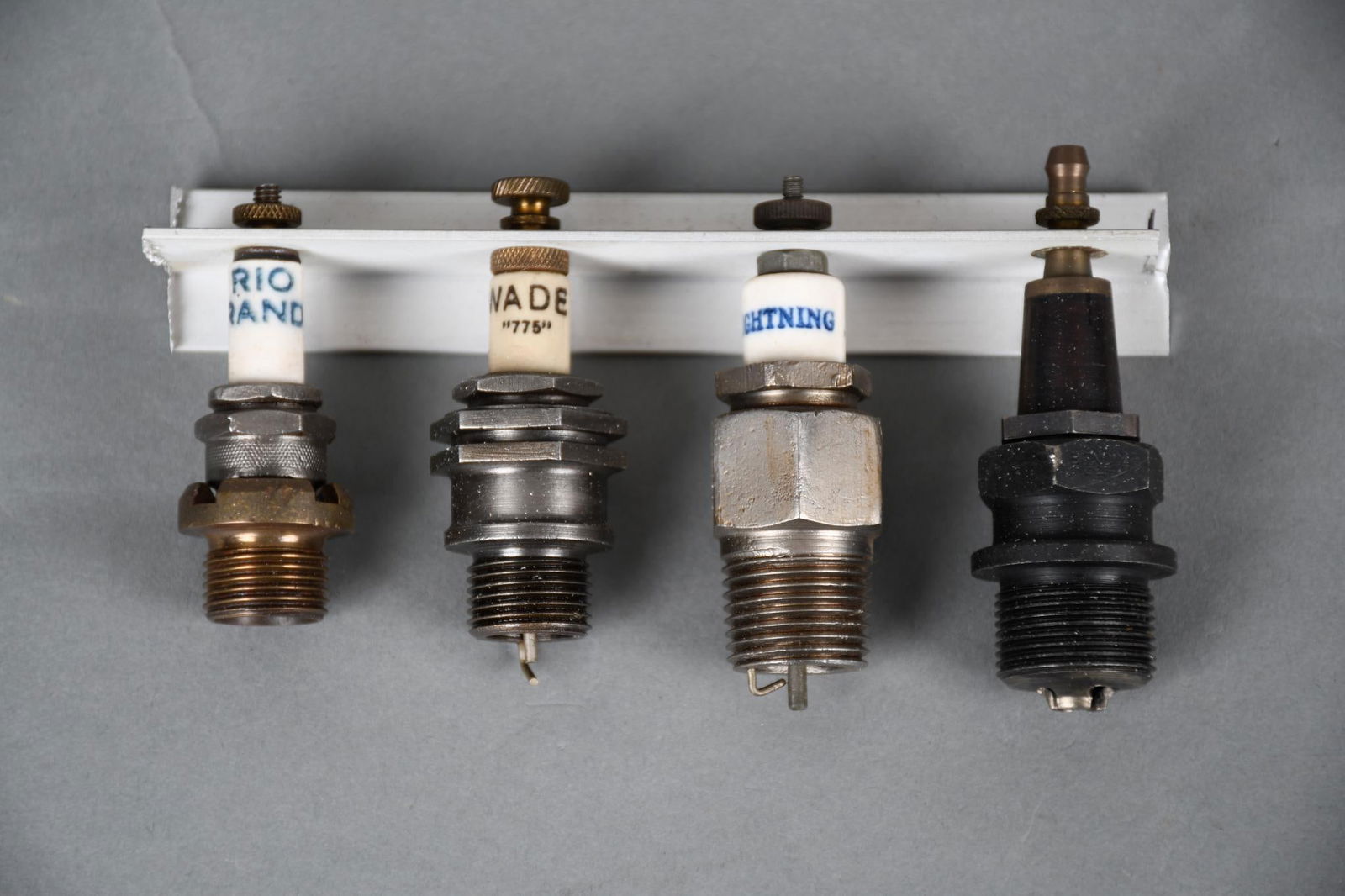 4-Spark Plugs TIO Grane, Wade 775, Lightning, NN (1 of 4)