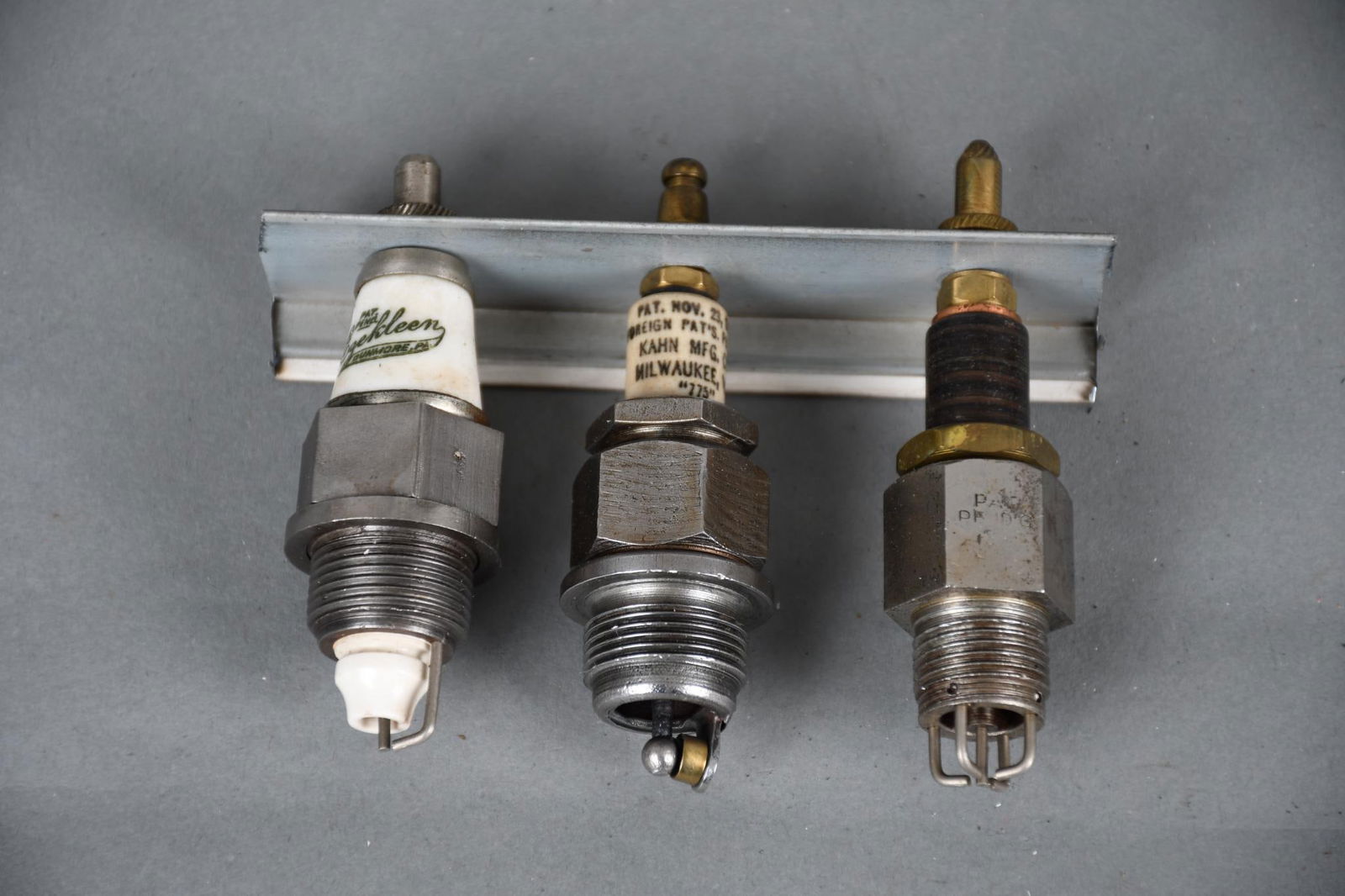 3-Spark Plugs Egekleen, Kahn, NN (1 of 4)