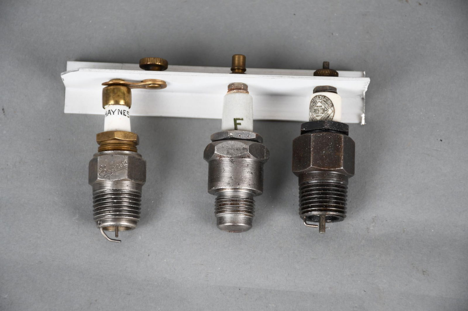 3-Spark Plugs Haynes, F, RIchcon (1 of 4)