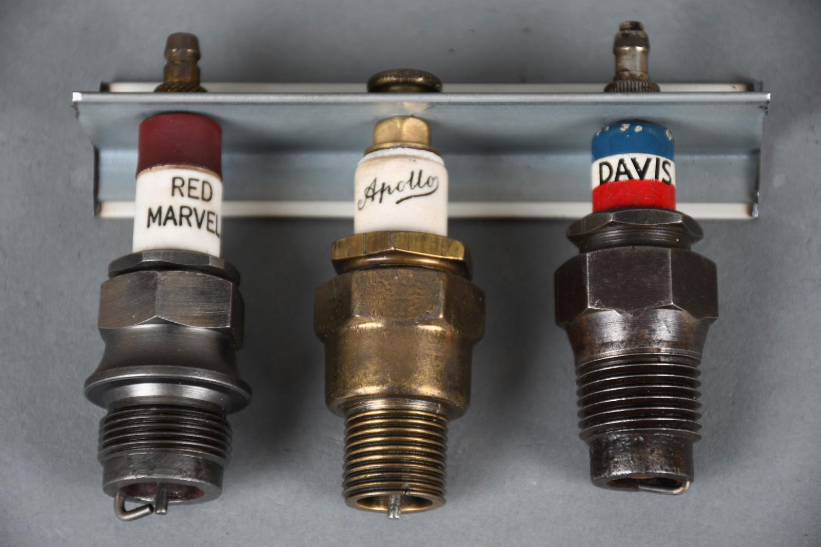 3-Spark Plugs Red Marvel, Apollo, Davis 143 (1 of 4)