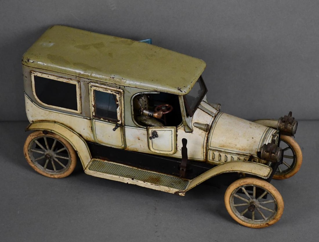 Karl Bub Limousine Tin-Plate Key Wind Toy (1 of 13)