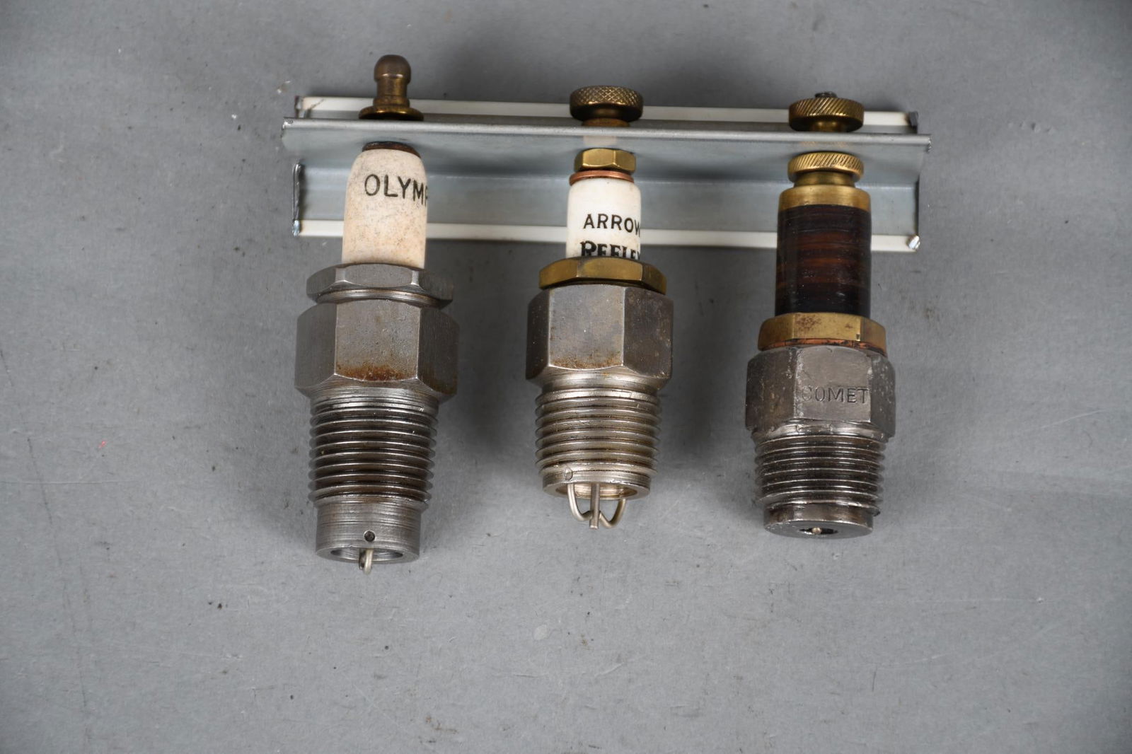 3-Spark Plugs Olympic, Arrow Reflex, Gumet (1 of 4)