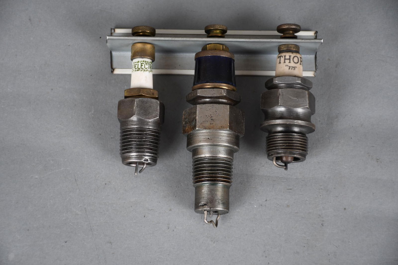 3-Spark Plugs Electra, NN, Thor (1 of 4)