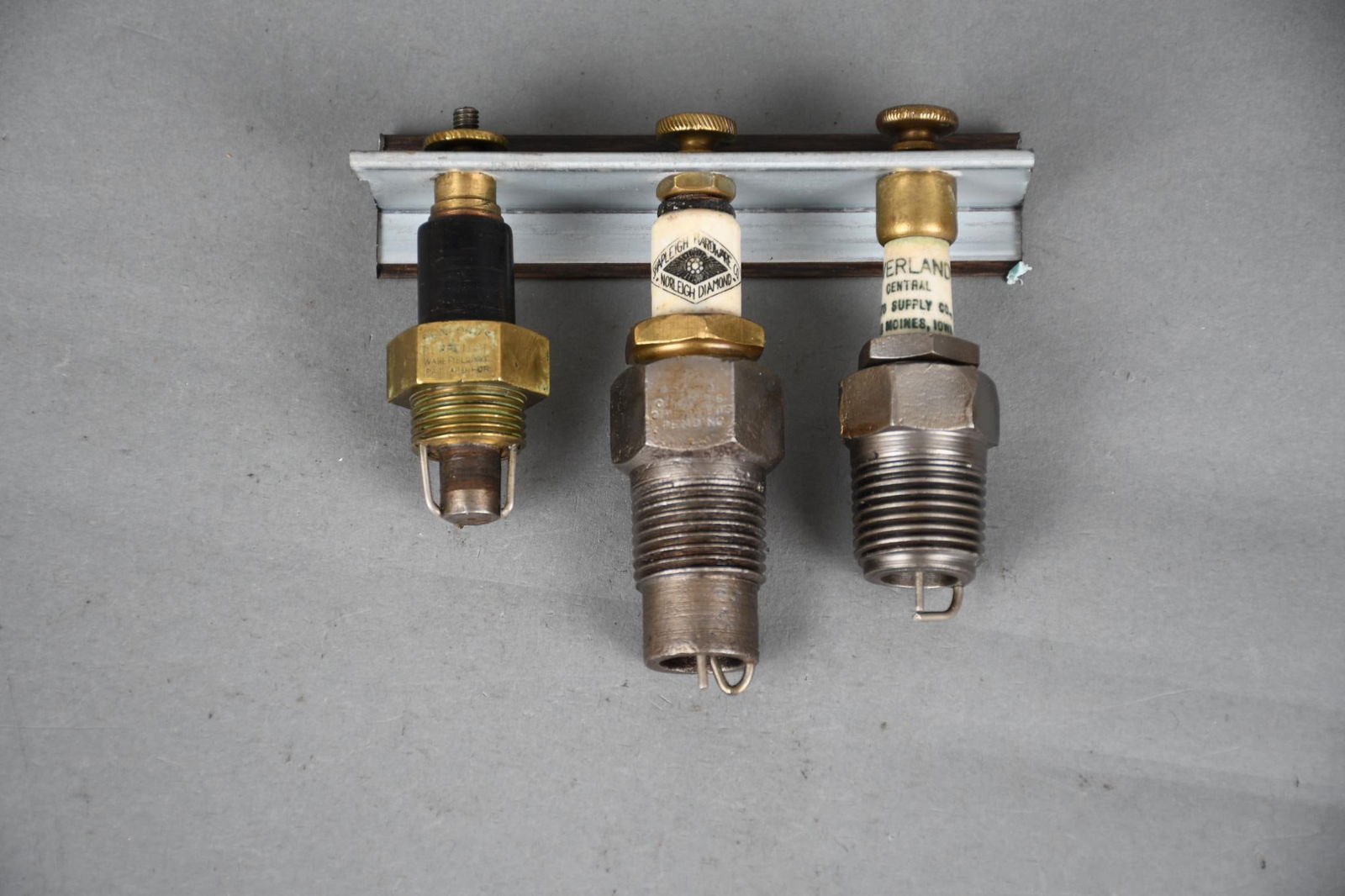 3-Spark Plugs Benfords, Shapleigh, Overland (1 of 4)