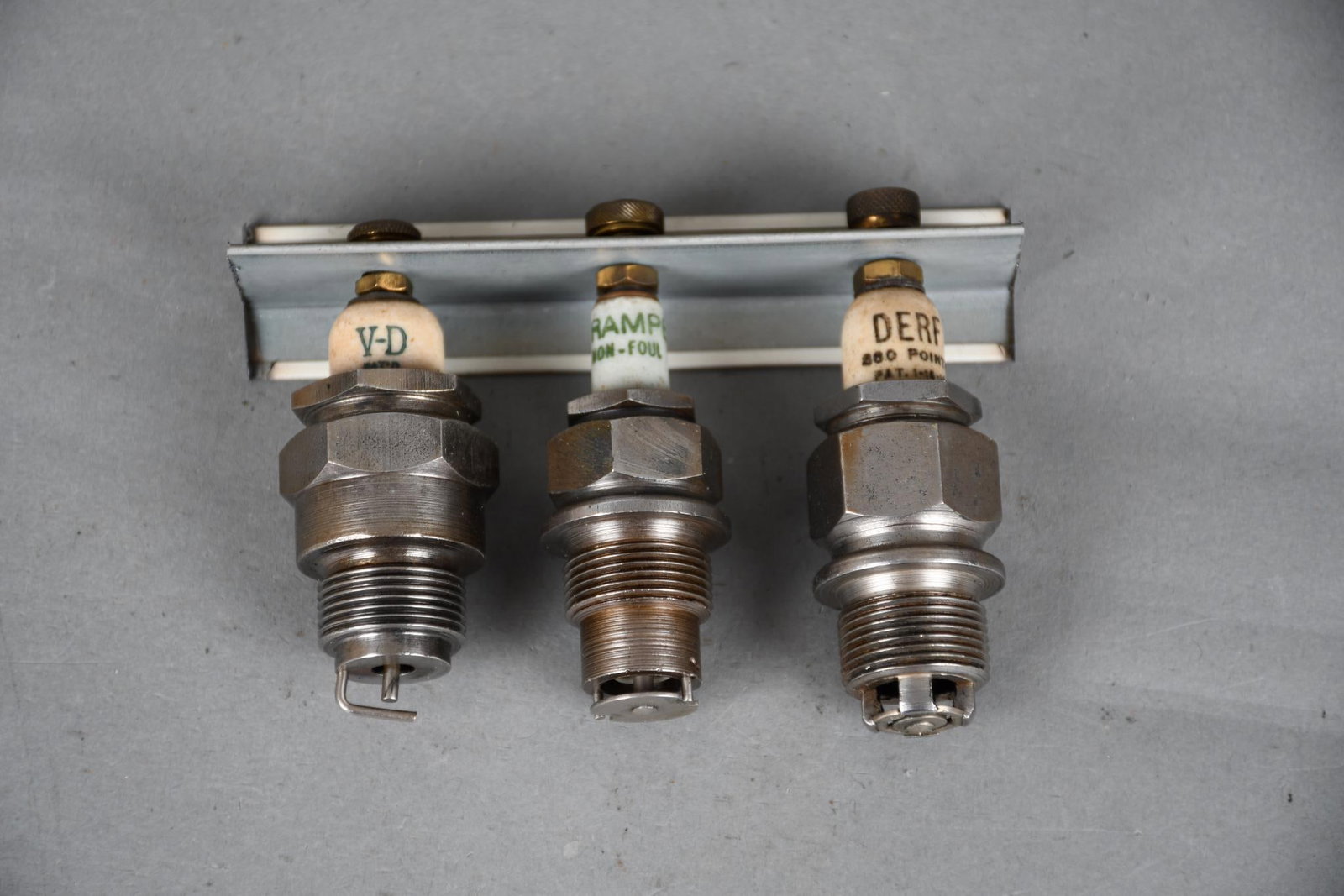 3-Spark Plugs V-D, Rampe, Derf: 3.25"T. or less