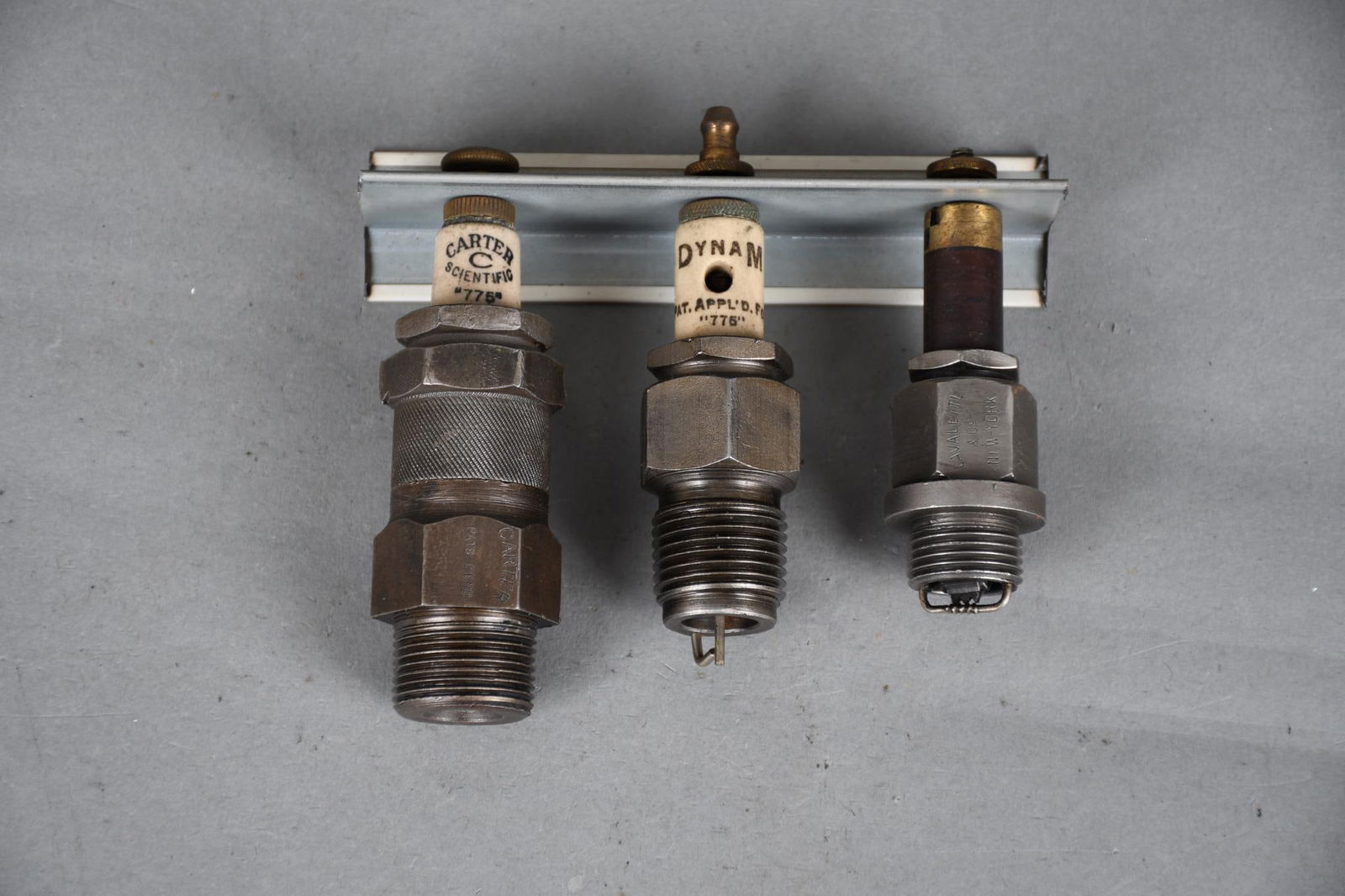 3-Spark Plugs Carter, Dynam, Lavaleite (1 of 4)