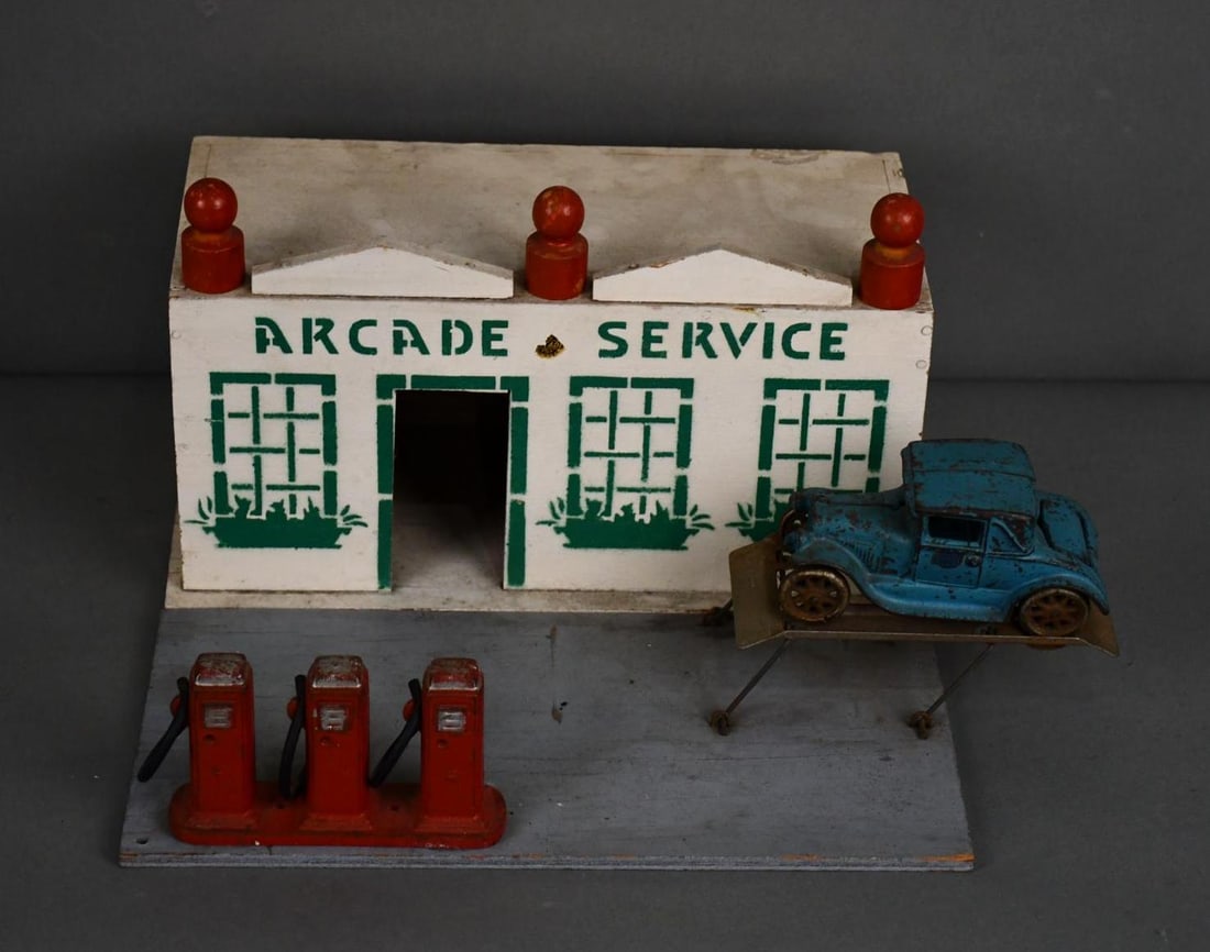 Arcade Service Station w/3-Pump Island, Car & Lift (1 of 6)
