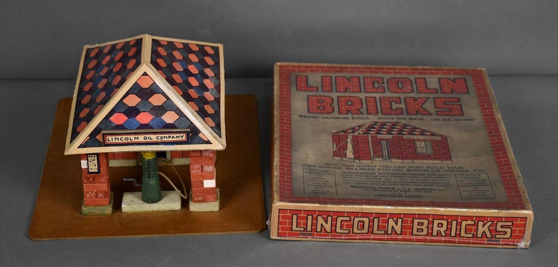Lincoln Oil Company Paper & Wood Gas Station Toy: rated 8.25, 6"x10"x11", in good condition, has wear, has been assemble.
