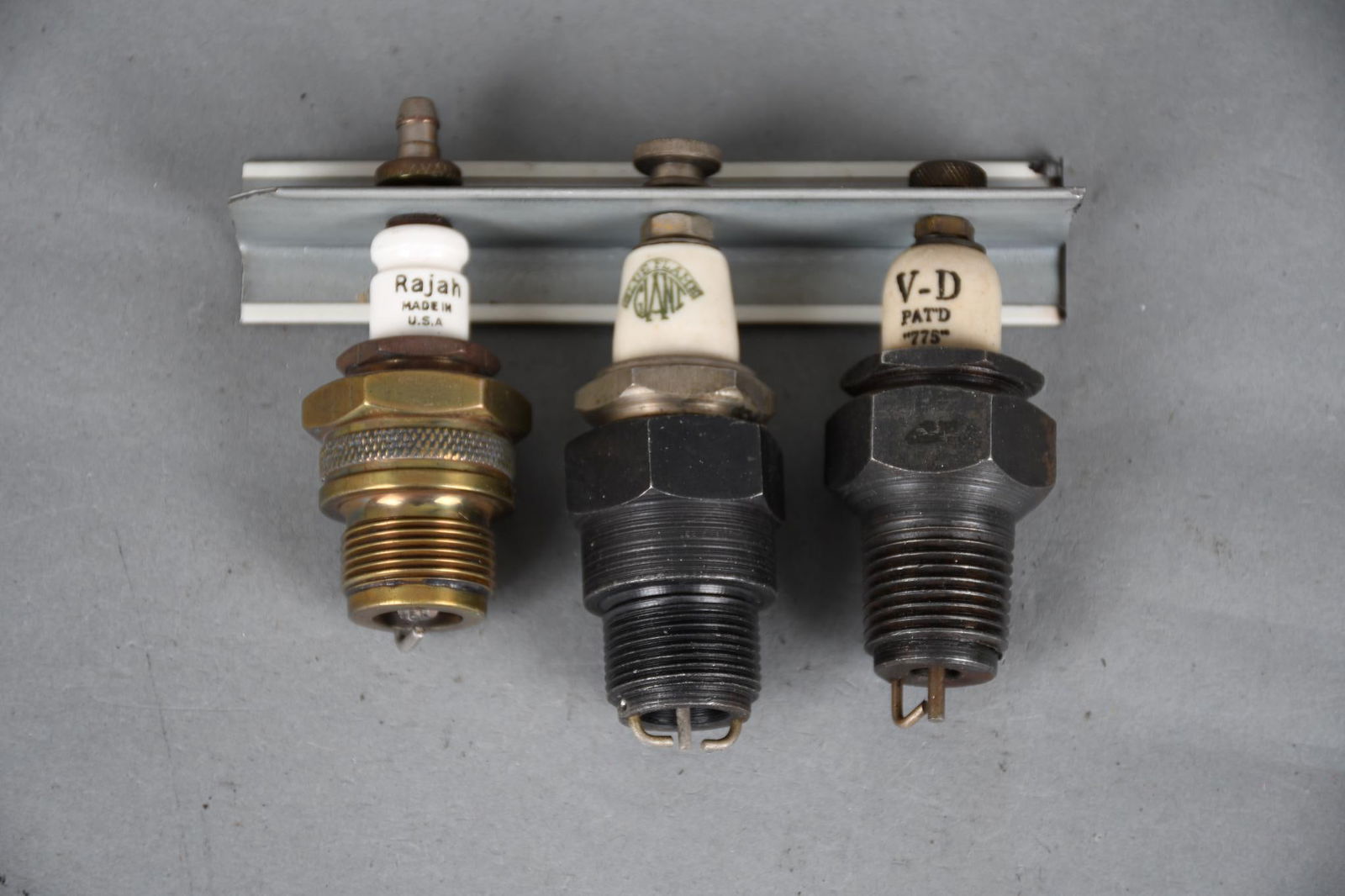 3-Spark Plugs Rajah, Blue Flame Giant, V-D (1 of 4)