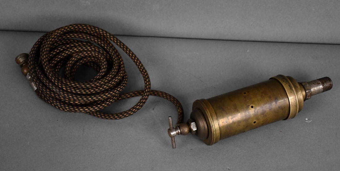 Utility Motor Car Air Pump & Hose (1 of 4)